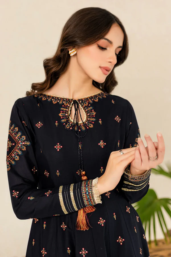 Hreem Black 2Pc Embroidered Winter Ensemble - Image 3
