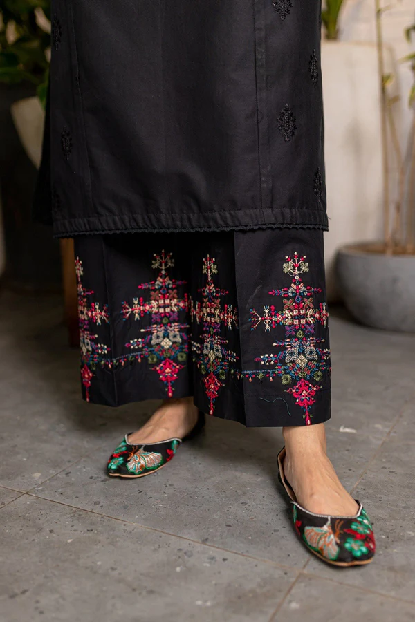 Aaliyah – 2 Piece Embroidered Lawn Suit - Image 2