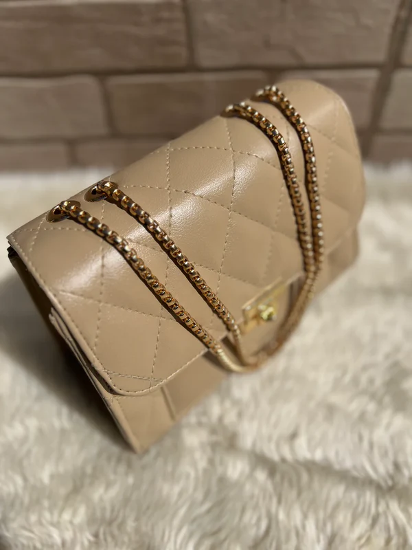 Cross body bag with golden chain.(Beige) - Image 6