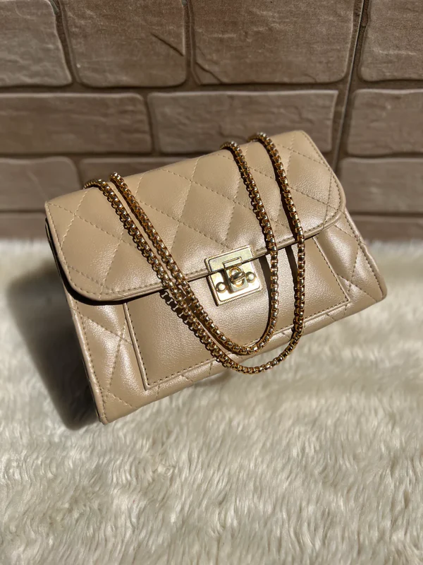 Cross body bag with golden chain.(Beige) - Image 5