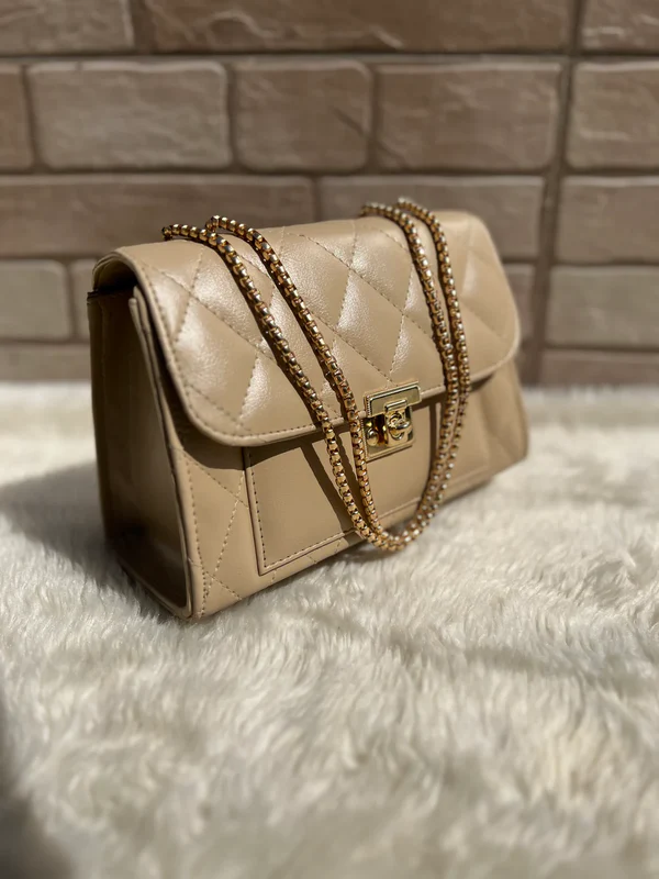 Cross body bag with golden chain.(Beige) - Image 4