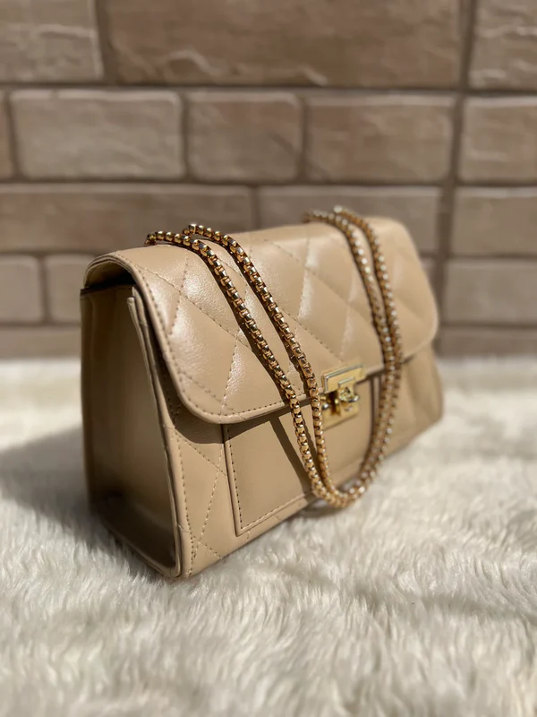 Cross body bag with golden chain.(Beige) - Image 2