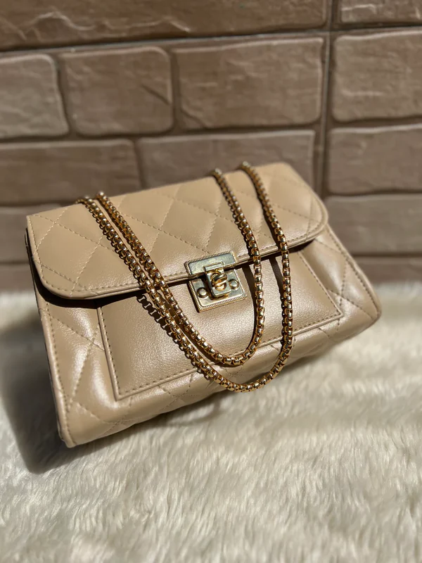 Cross body bag with golden chain.(Beige) - Image 8